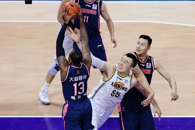 MK体育-辽宁男篮赛季开门红，大胜江苏男篮取得连胜