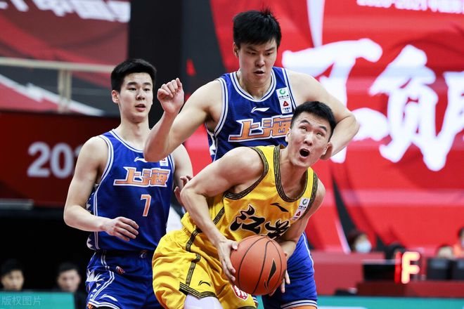 MK体育-CBA联赛多名球员参加NBA选秀，中国篮球正走向全球化