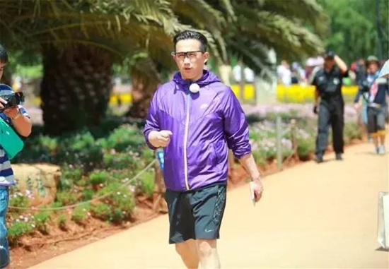 MK体育-运动员们挑战身体极限，用奋斗书写传奇