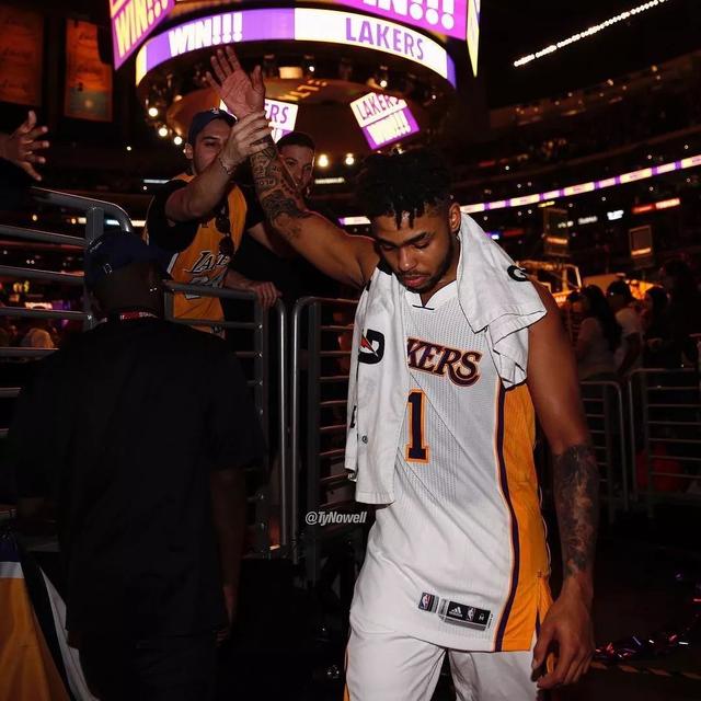MK体育-NBA明星球员明星球员巨星击水，认输击水才能彼此体味