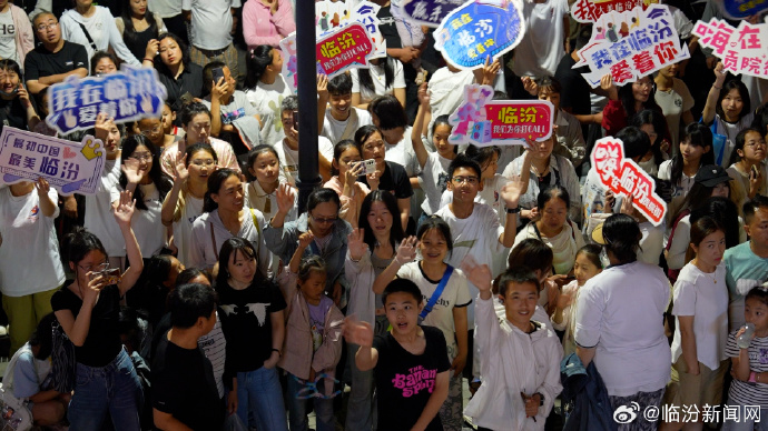 MK体育-赛事气氛热烈球场上下掌声雷动