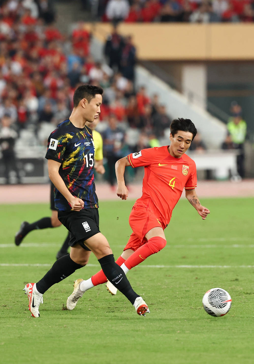 MK体育-实力对决！国内足球豪门队伍决战在即